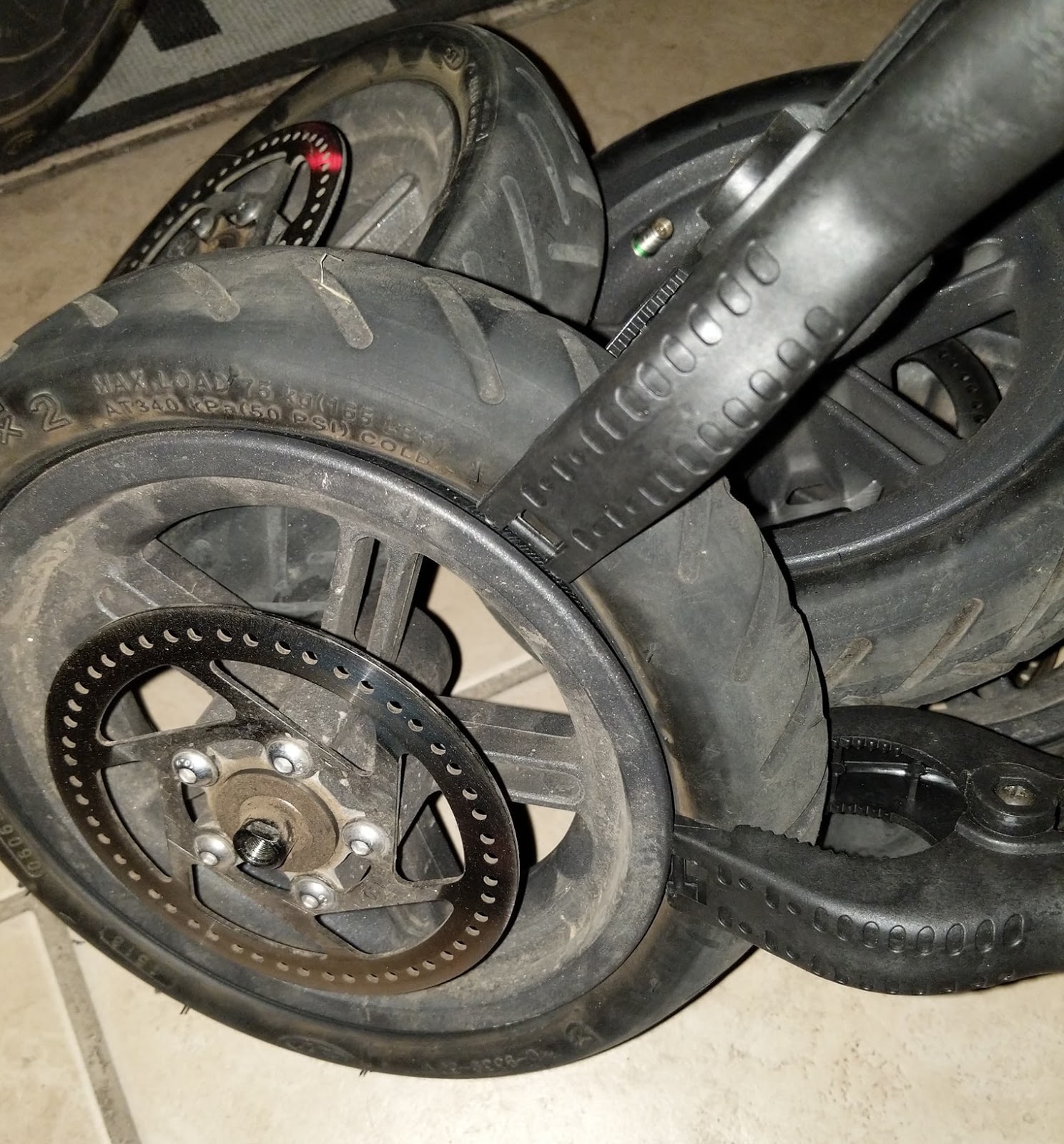 image Bird Mechanic tire change